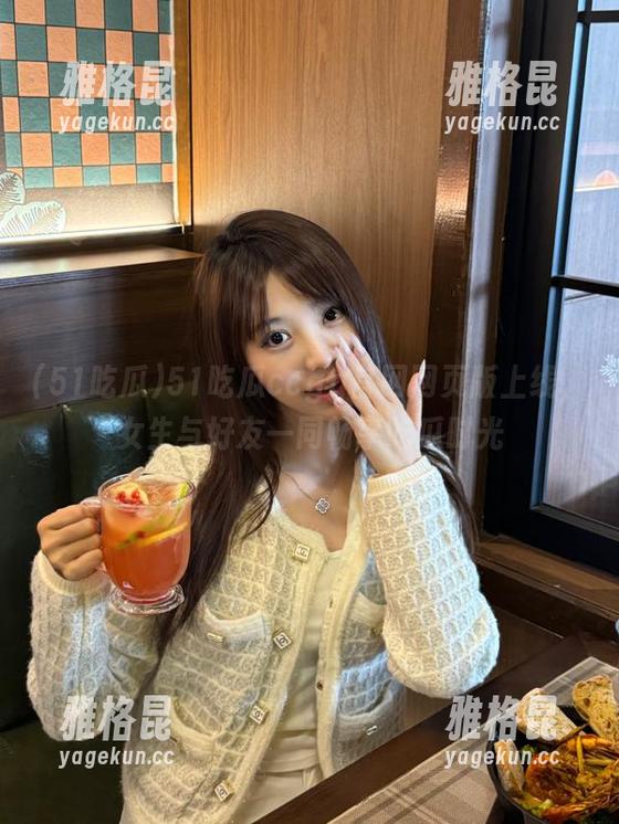 51吃瓜 51吃瓜ccgg官网网页版上线,女生与好友一同畅享吃瓜时光