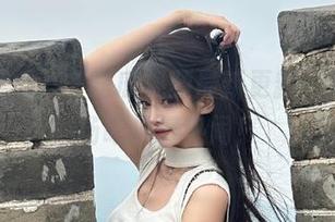 91吃瓜视频最新更新，妹子现场吃瓜好热闹！
