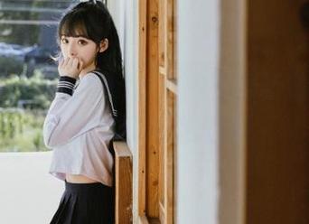 快来看看hlw.bet登录新链接，少女吃瓜现场超火爆！