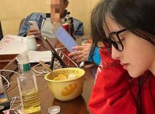 网曝吃瓜在线互动，萌趣八卦乐翻天！